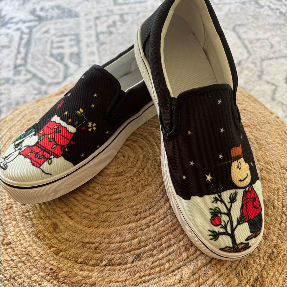 Peanuts Holiday slip on sneakers NEW